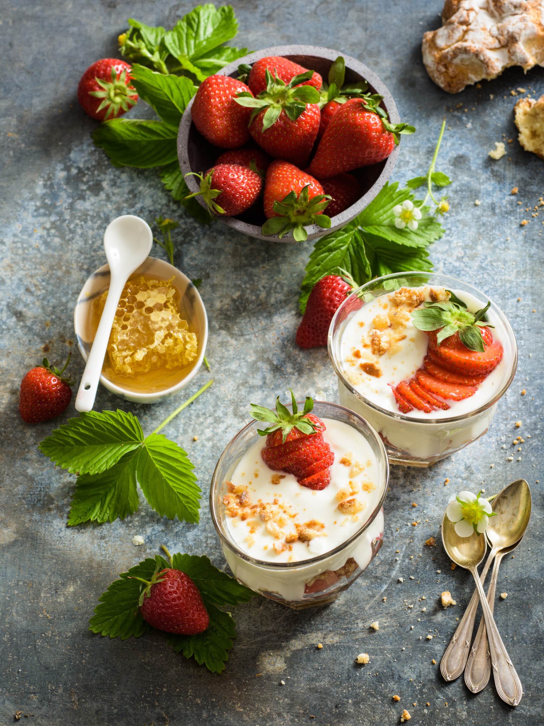 Mascarpone Joghurt Creme mit Erdbeeren | Studio KiBa foodphotography